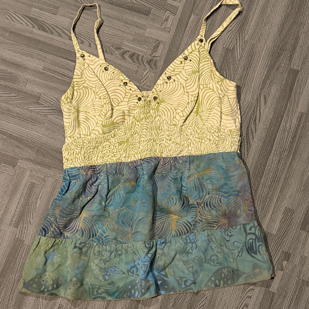 Multicolor Sleeveless Top with Patterned Design